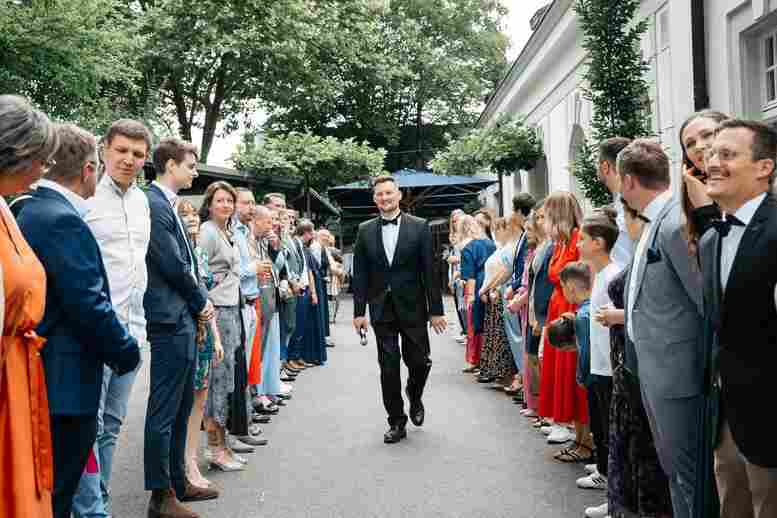 Russische Hochzeiten in Deutschland, Traditionen zwischen Familie und Moderne