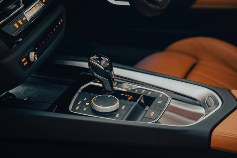 Auto richtig reparieren: Gebrauchte OEM-Teile und neue Verschleißteile sinnvoll kombinieren